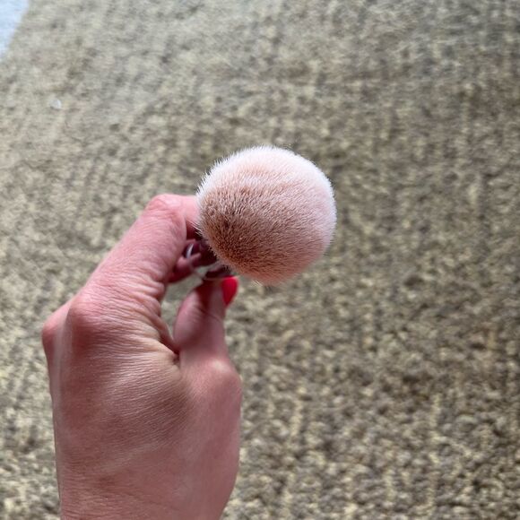 It Cosmetics Skin Perfecting Brush - Picture 3 of 6